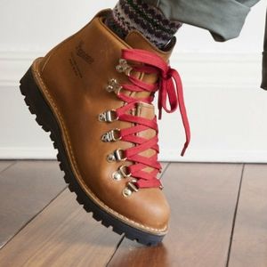 Danner Mountain Light Cascade Hiking Boots